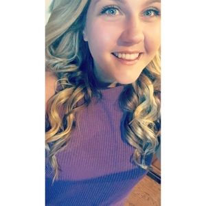 Meet your Posher, Emilee